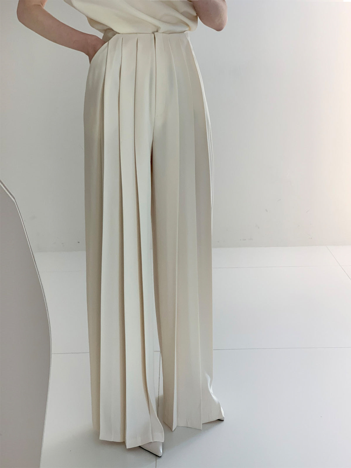 Crown Elara™ | Pleated High Waist Trousers