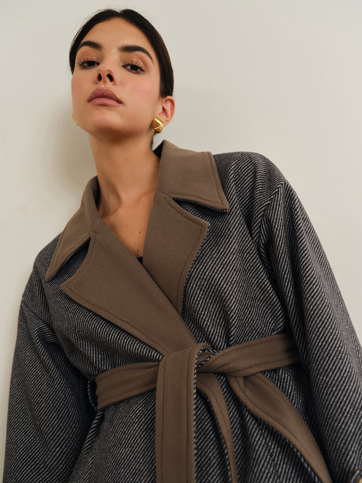 Crown Elara™ | Wool Coat With Contrast Collar And Belt