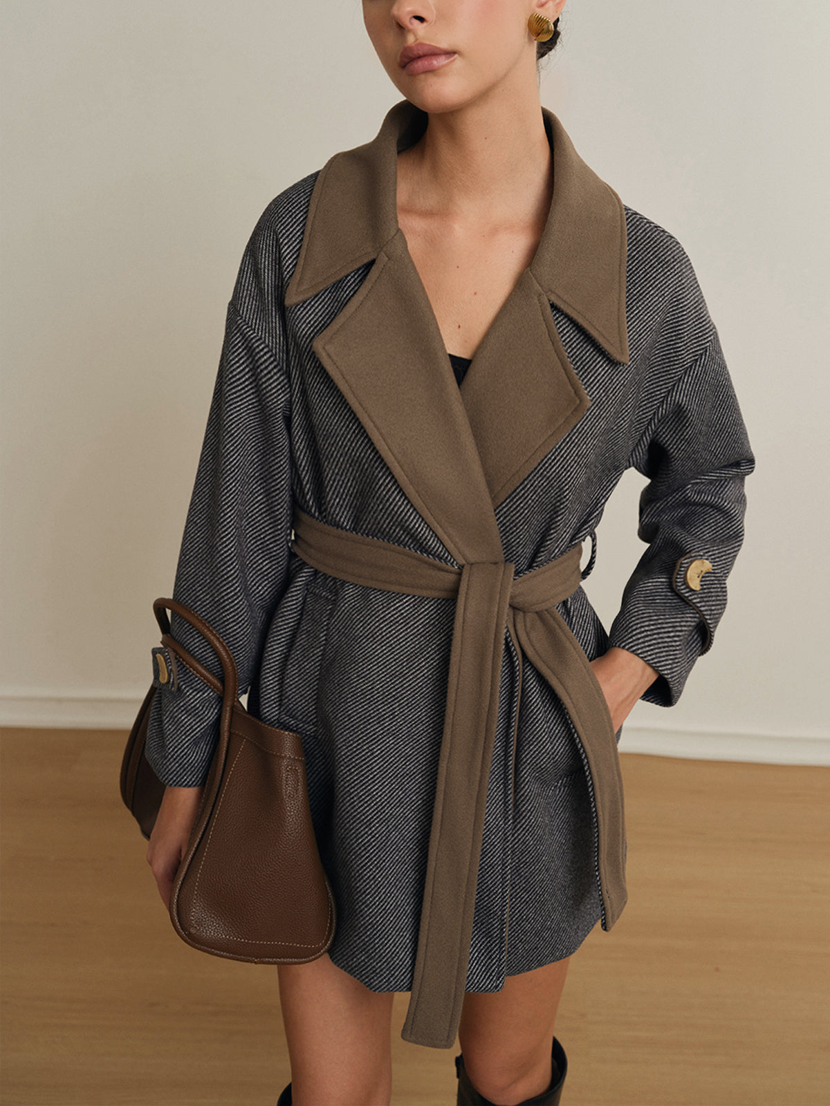 Crown Elara™ | Wool Coat With Contrast Collar And Belt