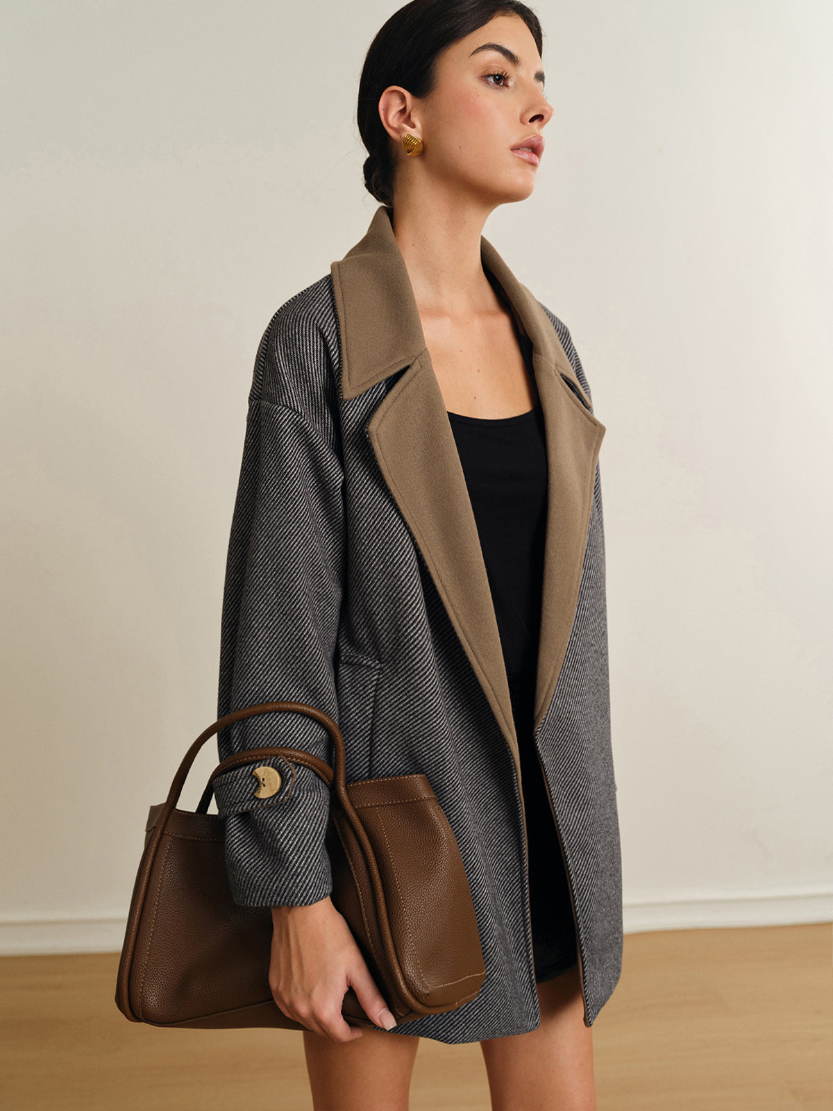 Crown Elara™ | Wool Coat With Contrast Collar And Belt